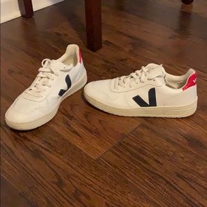 Veja V-10 Sneaker